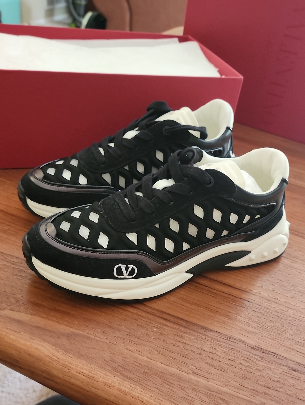 AUTHENTIC Valentino Garavani Ready Go Runner Sneakers Size 38
